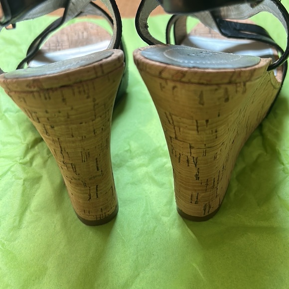 Guess wedge heels in black leather size 10 brand new never worn - Picture 8 of 12